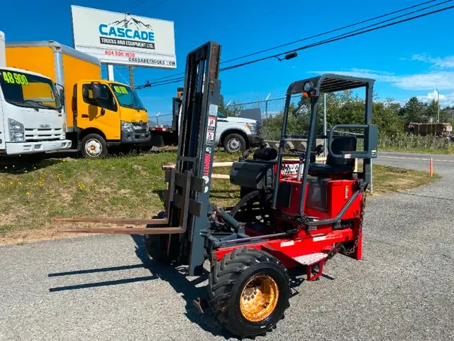 2003 Moffett Forklift