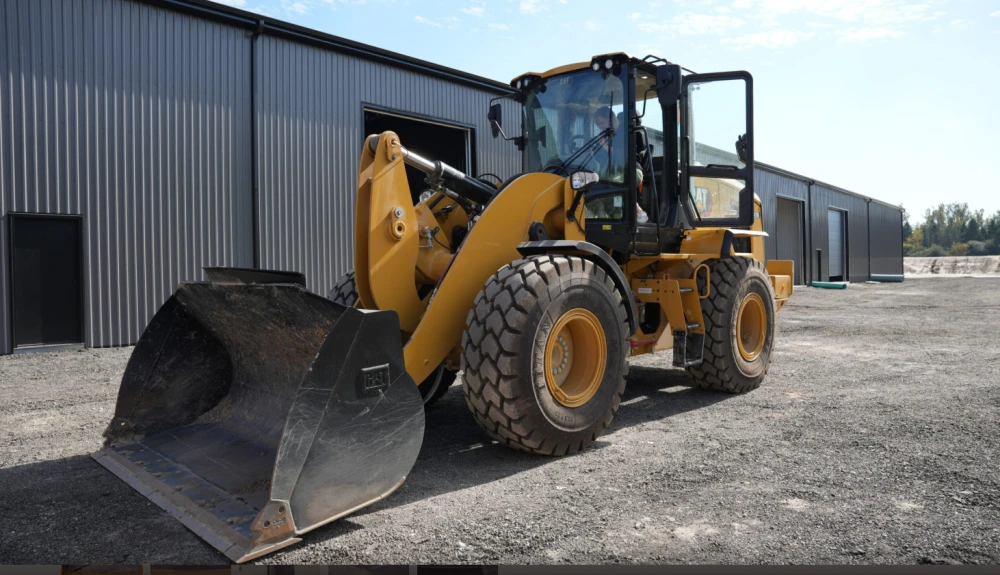 For Sale  Caterpillar 930 1106