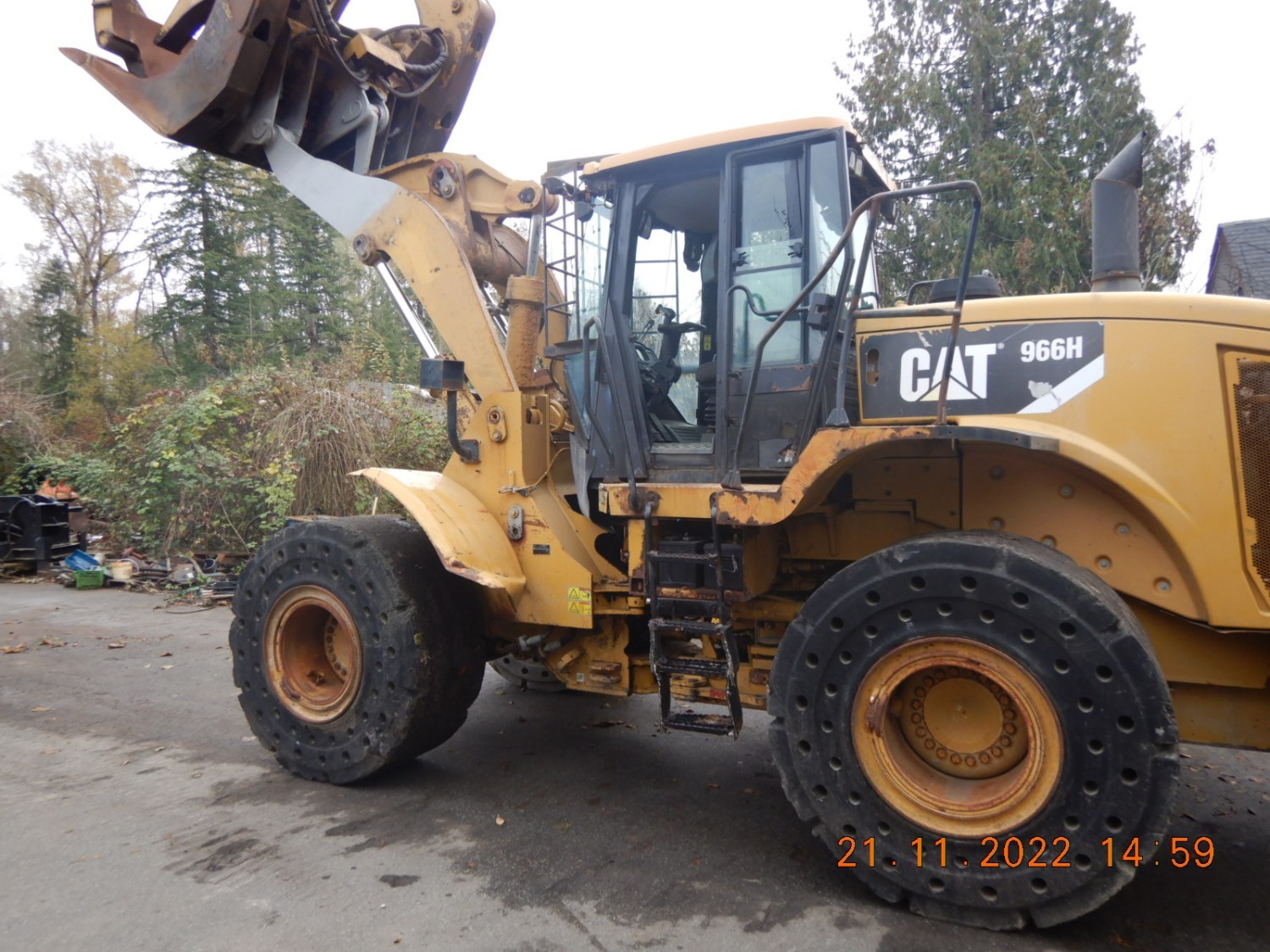 sold-2010-cat-966h-cw-custom-daequip-dual-log-or-pipe-grapple-with-internal-grapple-to-keep-pipe-logs-poles-secure-big-7
