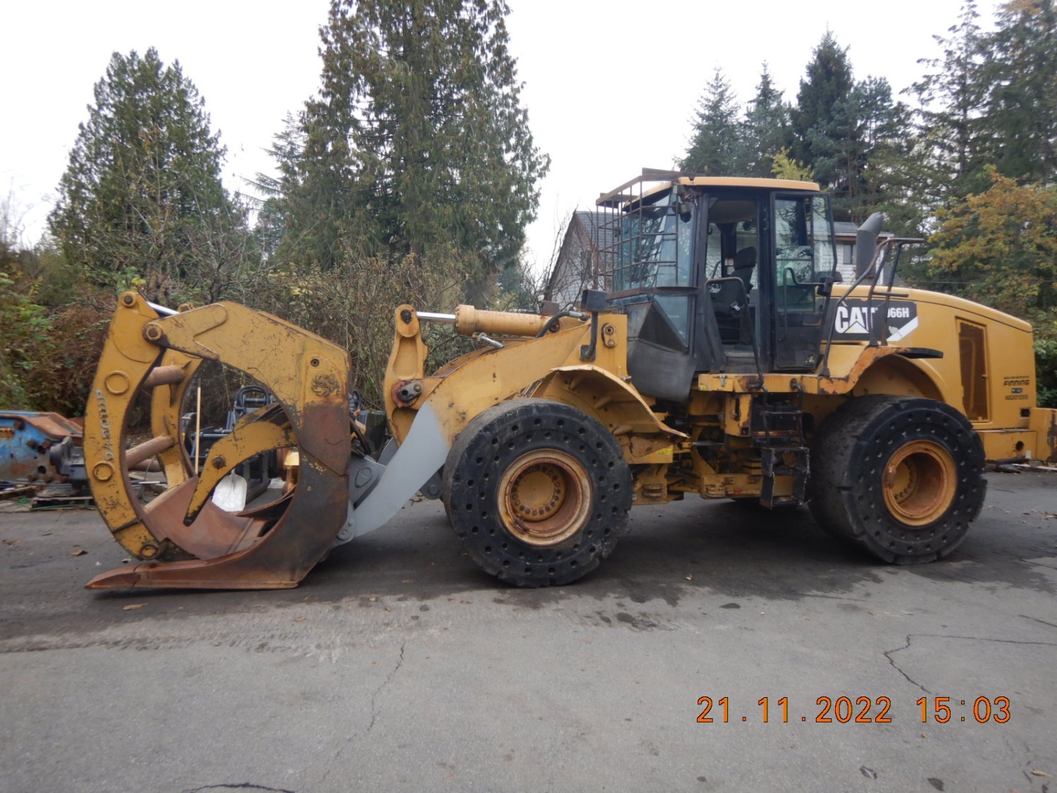 sold-2010-cat-966h-cw-custom-daequip-dual-log-or-pipe-grapple-with-internal-grapple-to-keep-pipe-logs-poles-secure-big-10