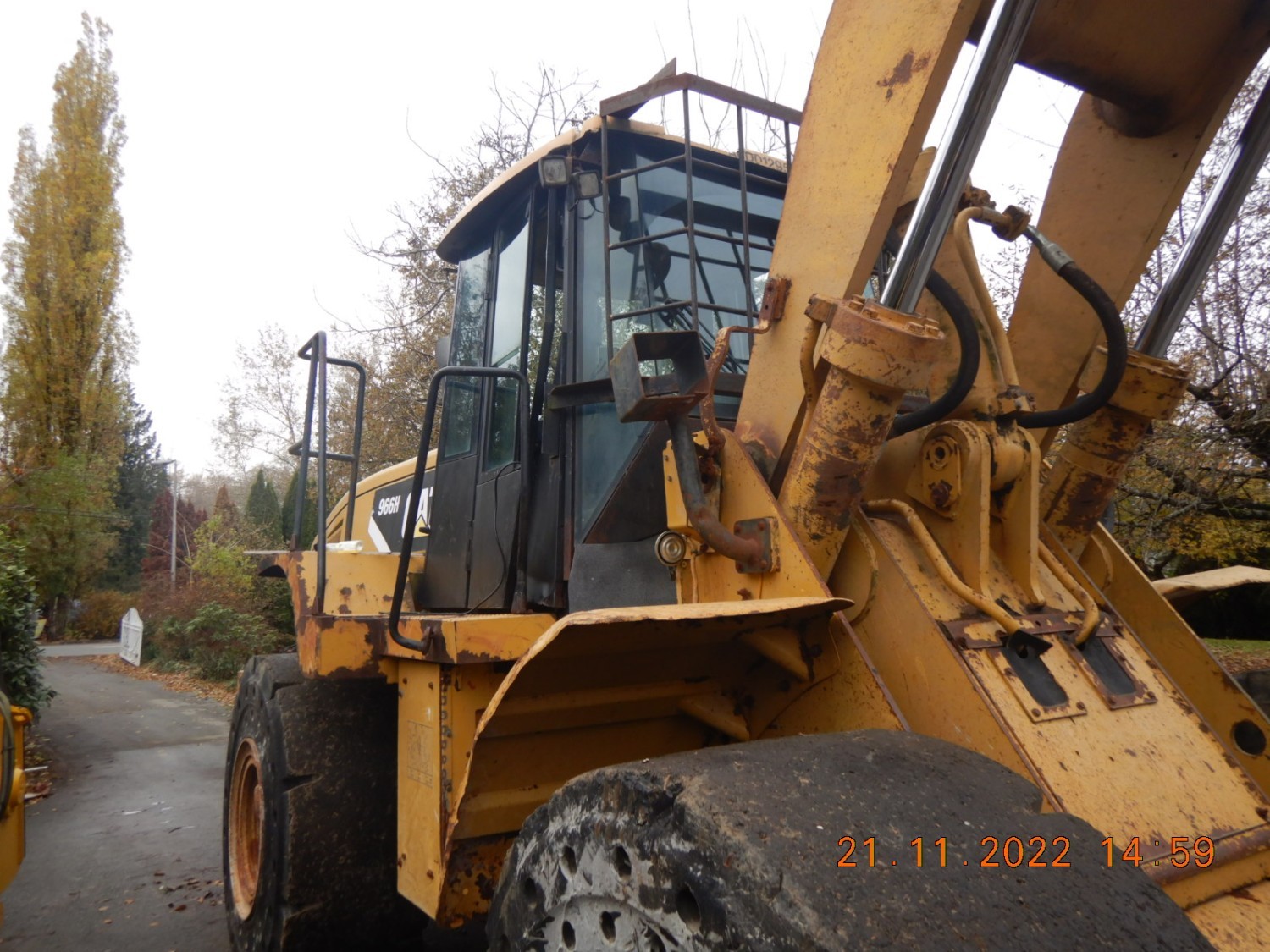 sold-2010-cat-966h-cw-custom-daequip-dual-log-or-pipe-grapple-with-internal-grapple-to-keep-pipe-logs-poles-secure-big-9