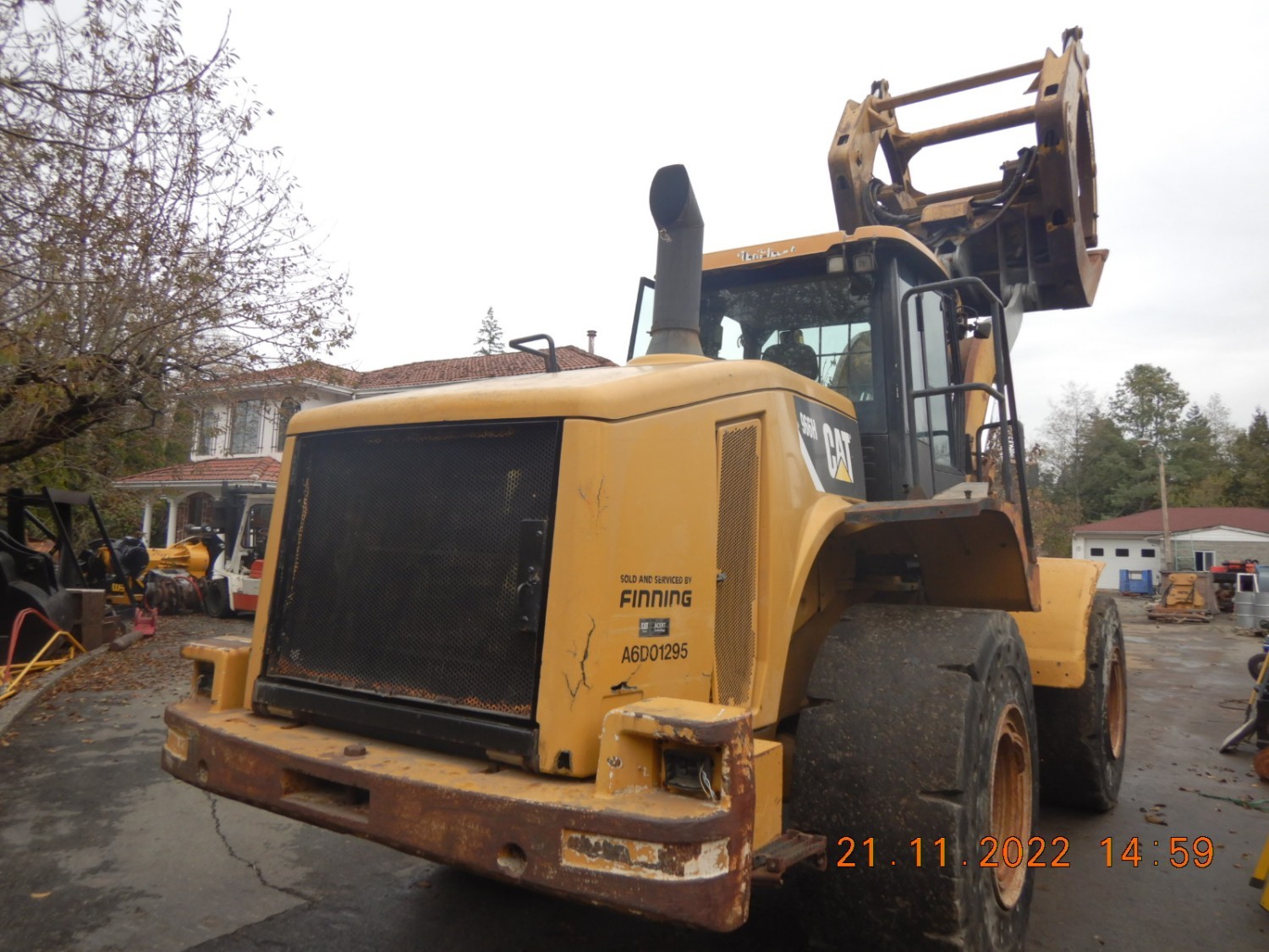sold-2010-cat-966h-cw-custom-daequip-dual-log-or-pipe-grapple-with-internal-grapple-to-keep-pipe-logs-poles-secure-big-6