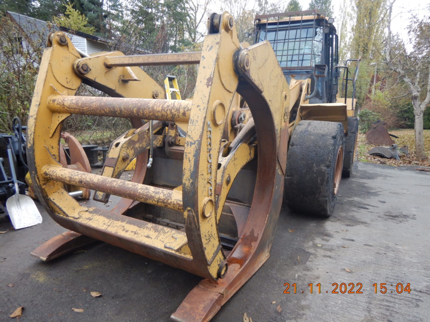 sold-2010-cat-966h-cw-custom-daequip-dual-log-or-pipe-grapple-with-internal-grapple-to-keep-pipe-logs-poles-secure-big-14