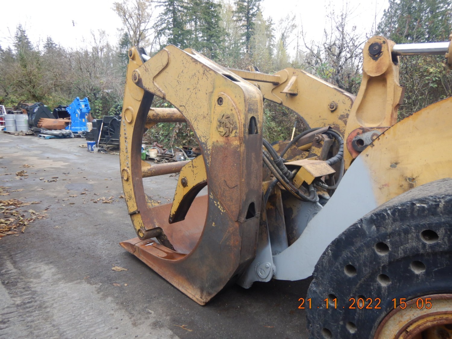 sold-2010-cat-966h-cw-custom-daequip-dual-log-or-pipe-grapple-with-internal-grapple-to-keep-pipe-logs-poles-secure-big-16