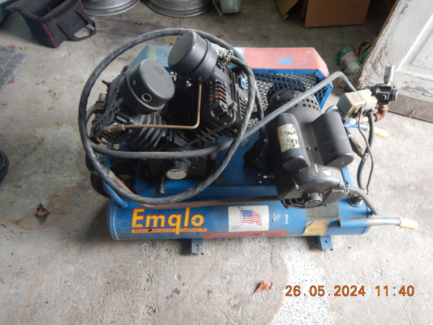 EMGLO WHEELBARROW 3 HP 2 STAGE 200 PSI DEWALT PUMP PORTABLE COMPRESSOR