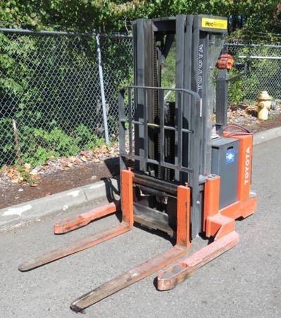 2019 ELECTRIC TOYOTA 6BWS20 ELECTRIC WALKIE STRADDLE STACKER