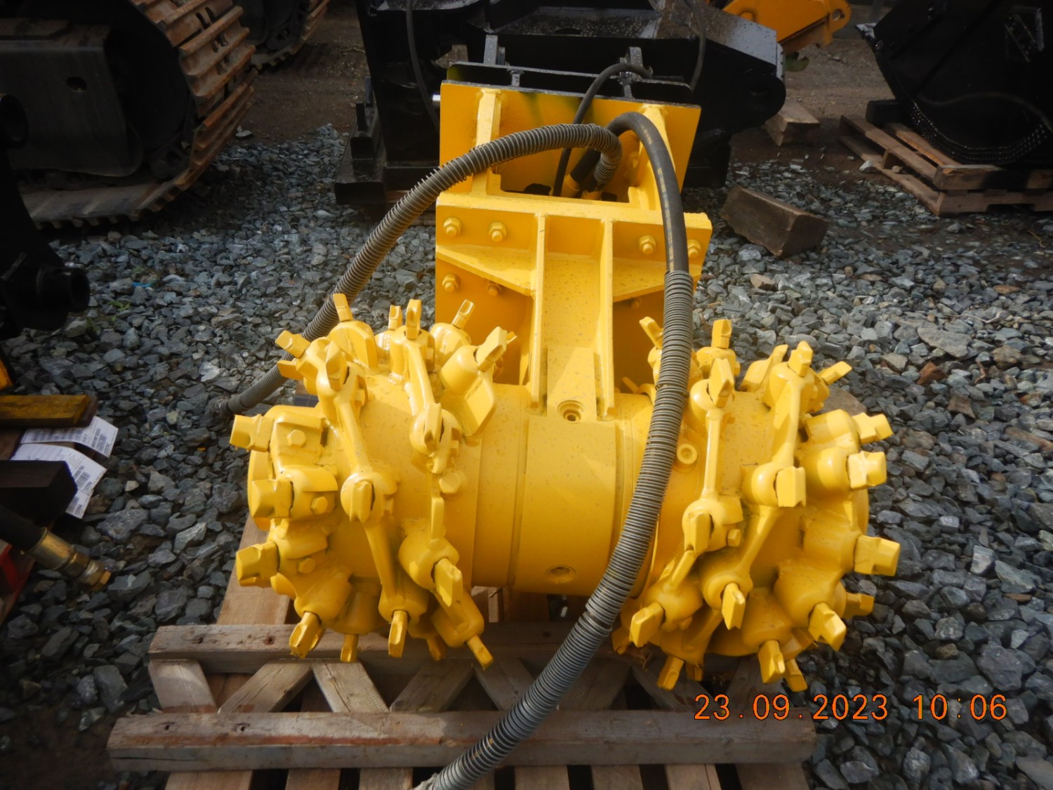 rockwheel-95-hyd-hp-hydraulic-excavator-twin-drum-stump-grinder-big-10