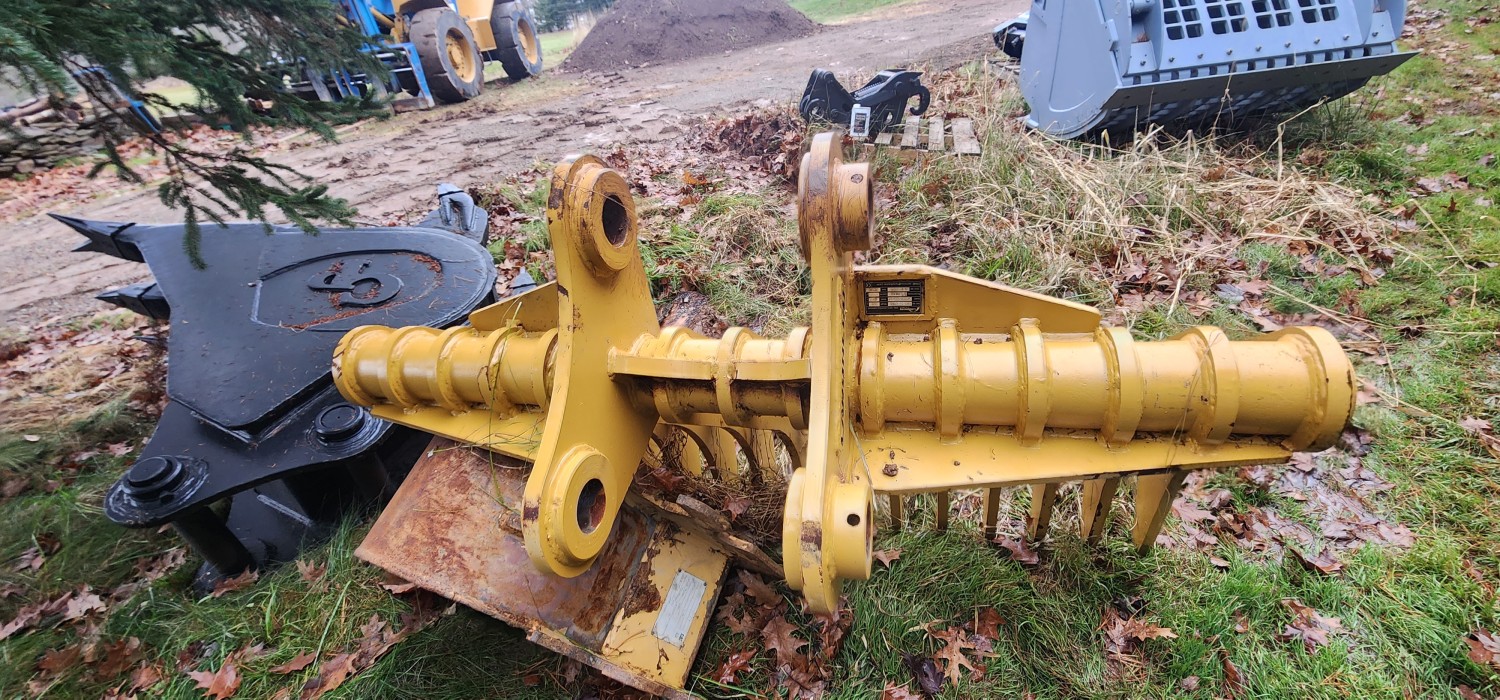 cat-325b-rake-b-linkage-with-90-mm-front-pin-and-80-mm-rear-pin-and-as-new-hensley-30-inch-ripper-bucket-big-4