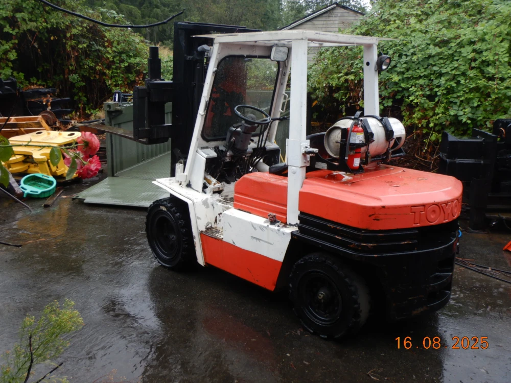 **** SOLD ****  TOYOTA 5FG45 10K lift 3 stage dual fuel side shifter 6 inch lumb