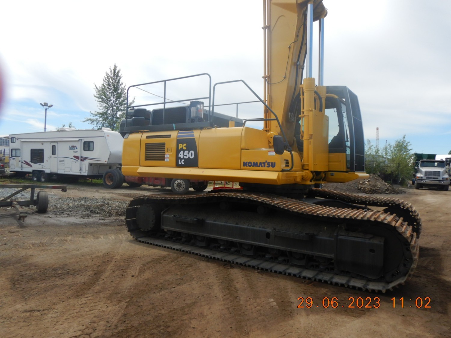 komastsu-pc308uslc-3eo-zero-swing-pc450lc-8-custom-long-reach-excavators-30-attachments-big-14