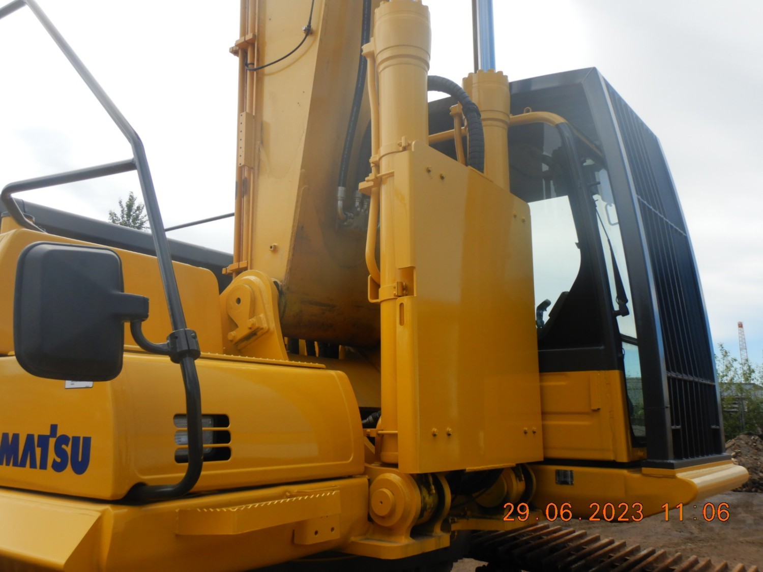 komatsu-pc308uslc-3eo-zero-swing-pc450lc-8-custom-long-reach-excavators-30-attachments-big-22