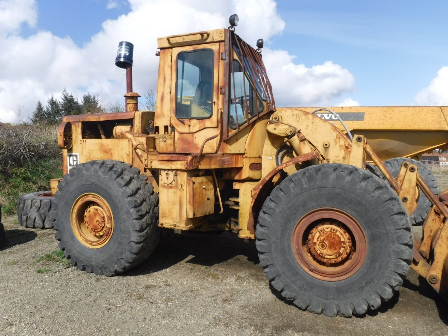 CAT 966 C LOADER IN GOOD SHAPE - GOOD RUBBER - READY TO WORK