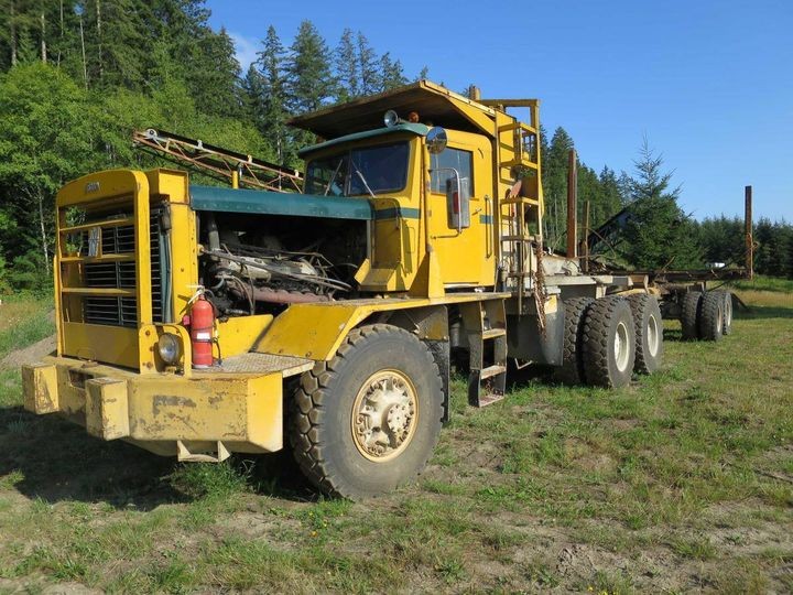 hayes-hdx-logging-truck-gm-v12-cw-13-speed-91000-lb-planetary-read-ends-and-12-foot-logging-bunks-and-trailer-big-3