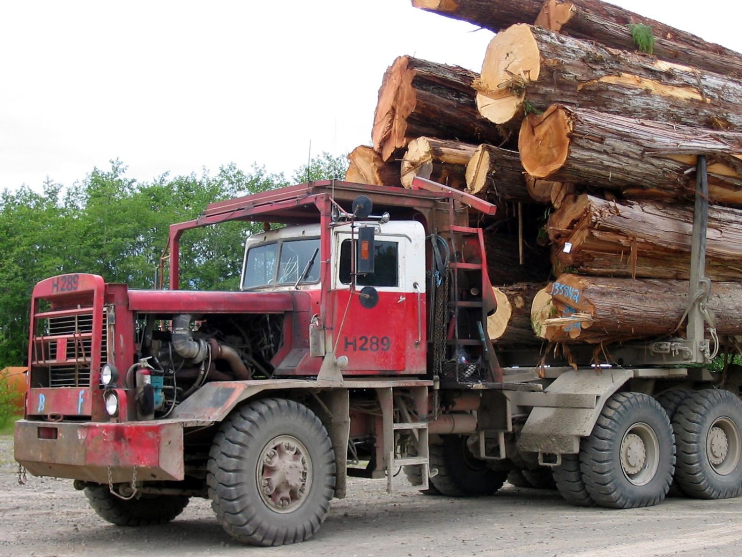 hayes-hdx-logging-truck-gm-v12-cw-13-speed-91000-lb-planetary-read-ends-and-12-foot-logging-bunks-and-trailer-big-16