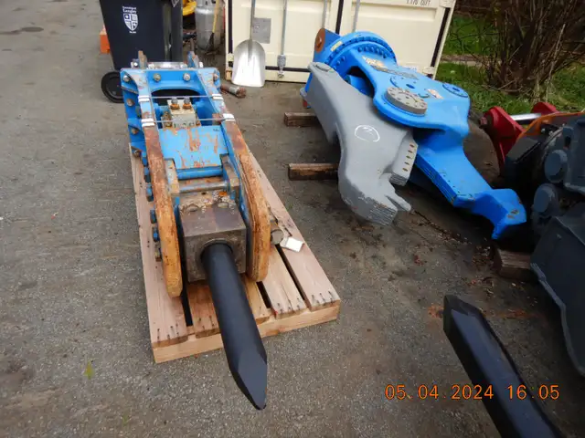 over-2-million-new-200-650-class-grapples-hammers-demo-shears-big-8