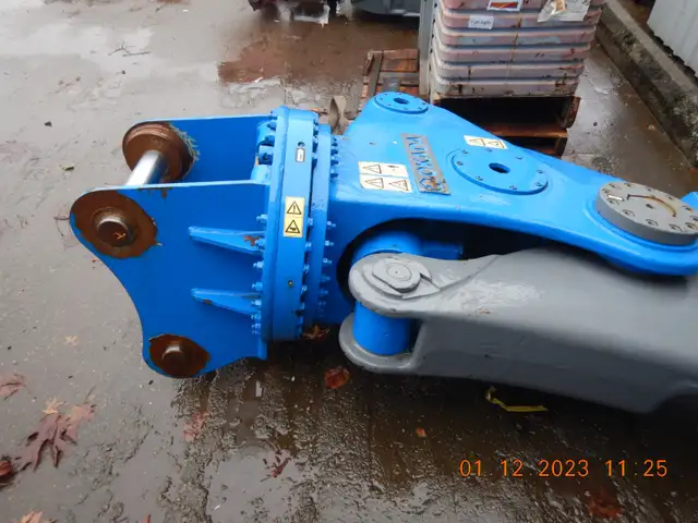 over-2-million-new-200-650-class-grapples-hammers-demo-shears-big-2