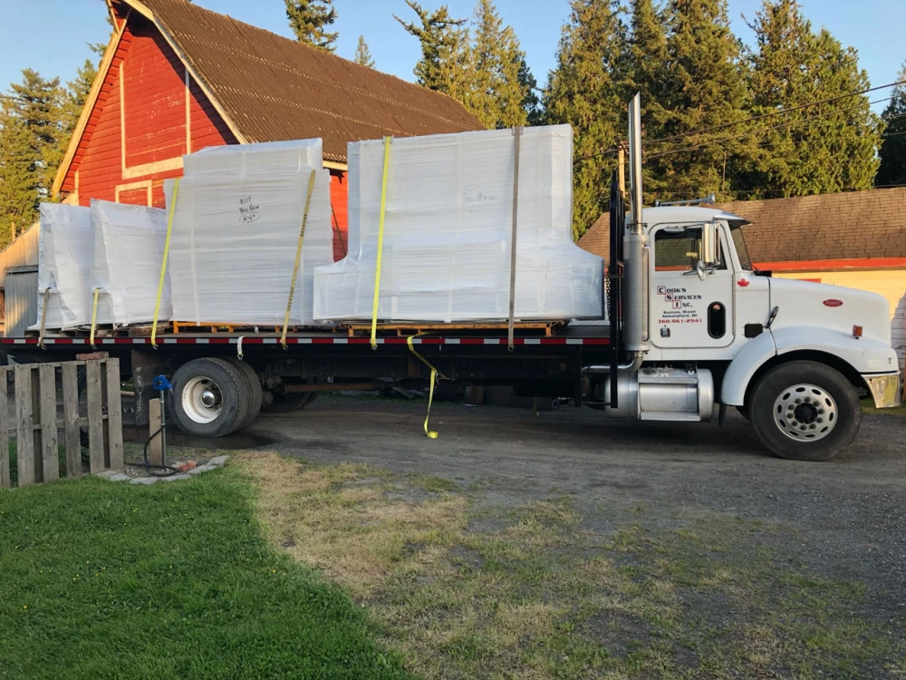 2002 Peterbilt  330 – Single Axle – 27' Flat Deck –  4,000 lb Power Tailgate  6-