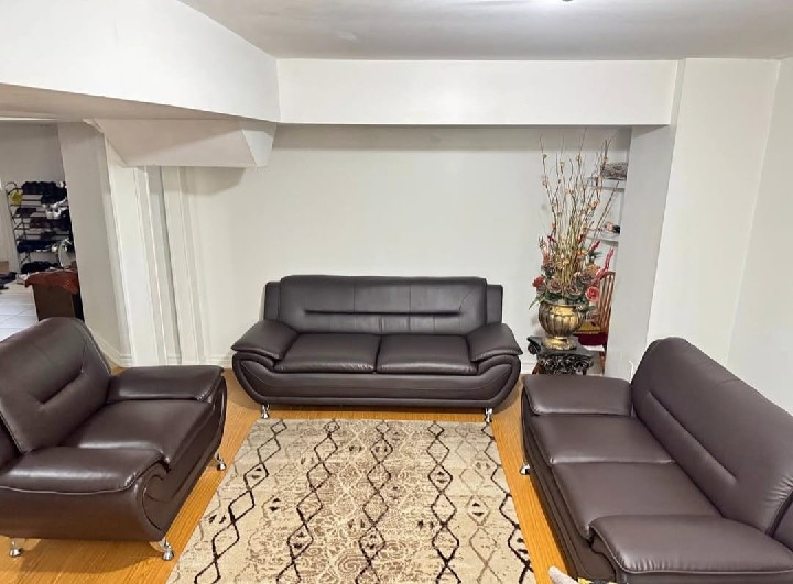 Modern leather couch 3 piece for office or guestroom - COD-free delivery in GTA