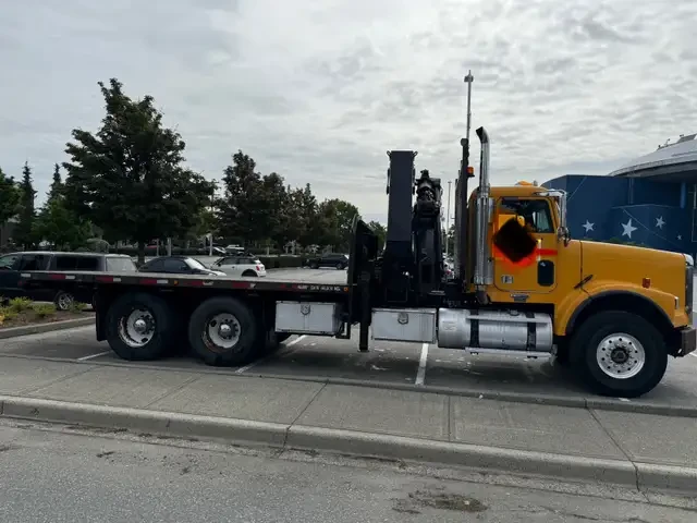 2005 freightliner w/hiab 322 10 ton knuckle boom