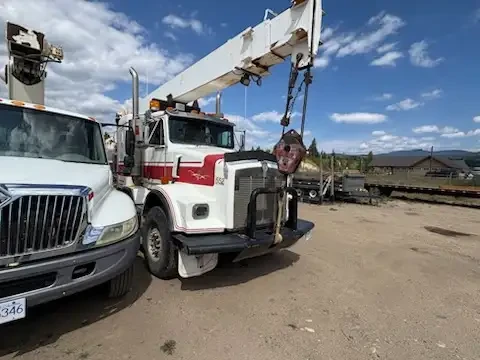 1998 twin steer 25 ton national stiff boom 5th wheel sleeper
