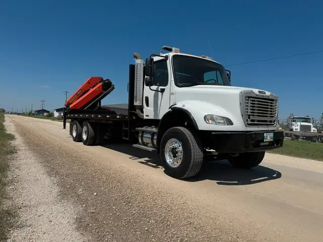 2006 Freightliner M2-112 – Palfinger PK2300 Knuckleboom Crane Truck