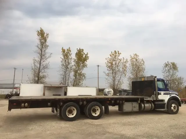 2012 Freightliner – 30' Flat Deck – 450 HP Detroit