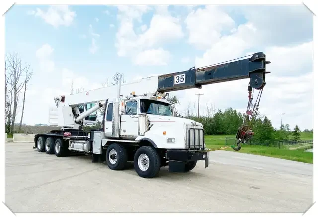 2004 Western Star 4900 – 40-Ton Hydraulic Picker Truck