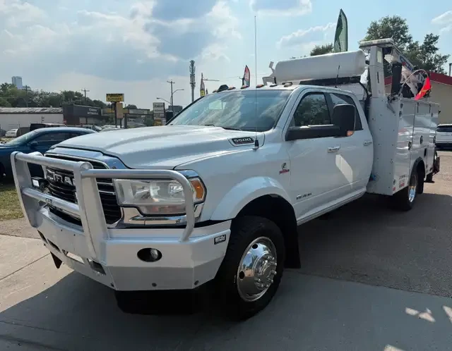 2019 RAM 5500 SLT 4x4 Crew Cab – Heavy-Duty Service Truck (Dually)
