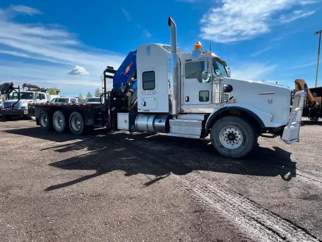 2013 Kenworth T800 Tri-Drive – Heavy-Duty Fold-Up Crane Truck