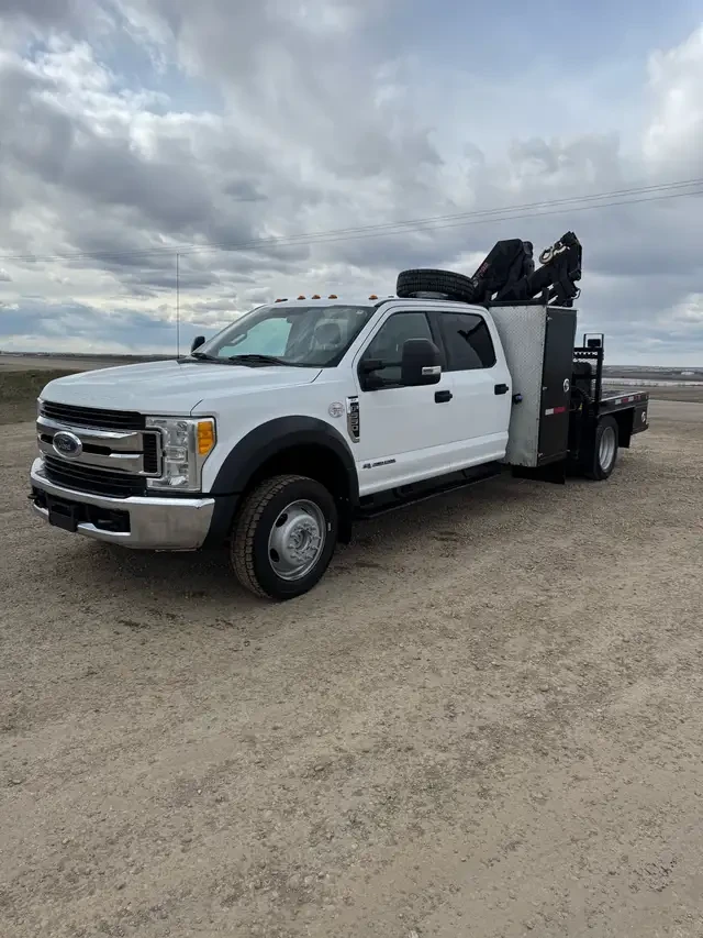 2017 Ford F-550 – Picker Truck (Financing Available)