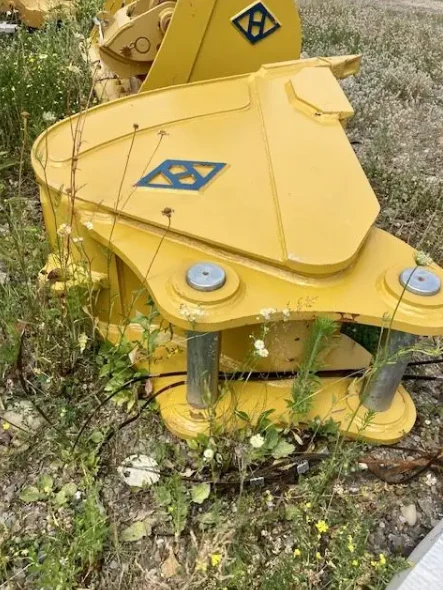 🏗️ 2024 CAT 320 Excavator Bucket – Heavy-Duty, Brand New!