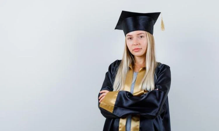 What Makes a Masters Robe Different From Other Academic Attire