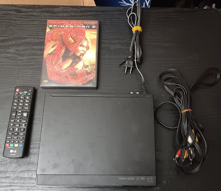 LG DVD PLAYER W/REMOTE CONTROL