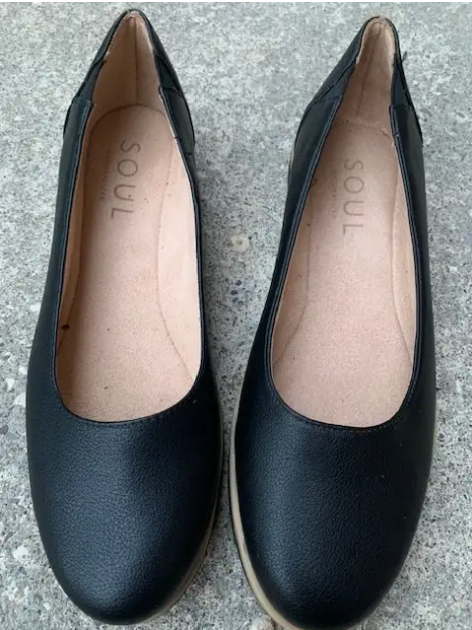 Shoes - Ladies - BRAND NEW - Size 9