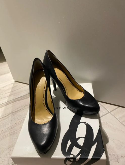Black Leather heels size 7