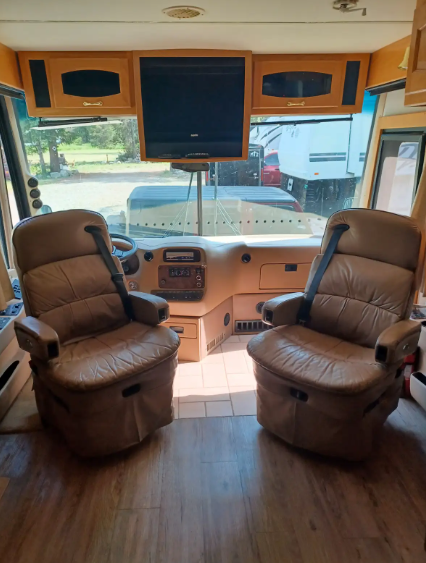 2002 Newmar Mountain Aire Diesel Pusher
