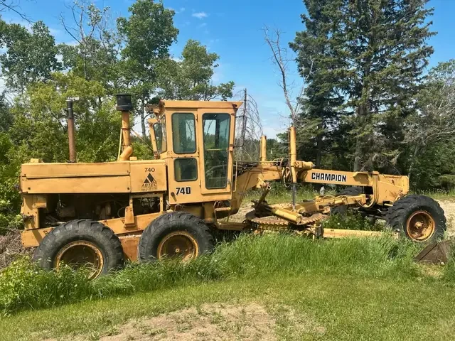 D8H + K, HD21, TD20G+H parts and 740 Champion Grader