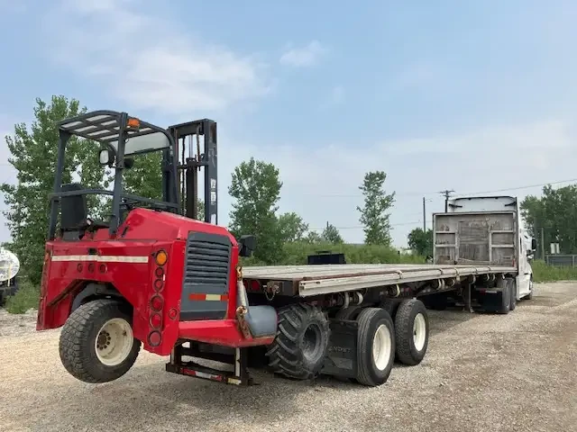 Package 2018 FL Cascadia Automatic + 43' Thruway + Moffett