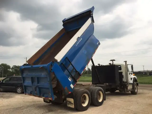 2015 WorkStar 7600 Automatic 185,000 kms 400 hp N-13 w/jake