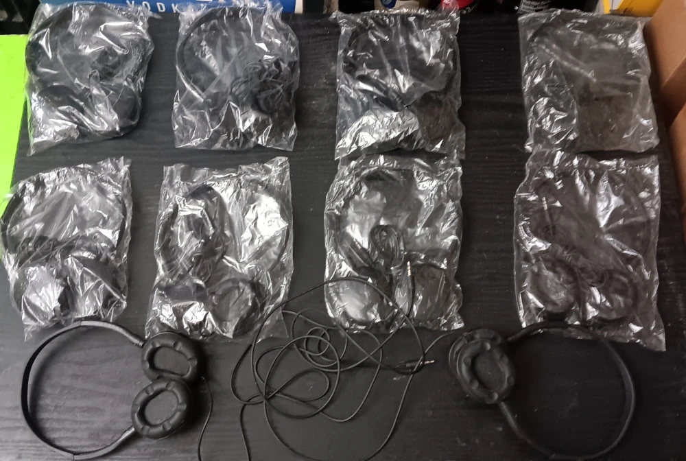 THIN WIRED  STRETCHING AUDIO HEADPHONES (EACH)