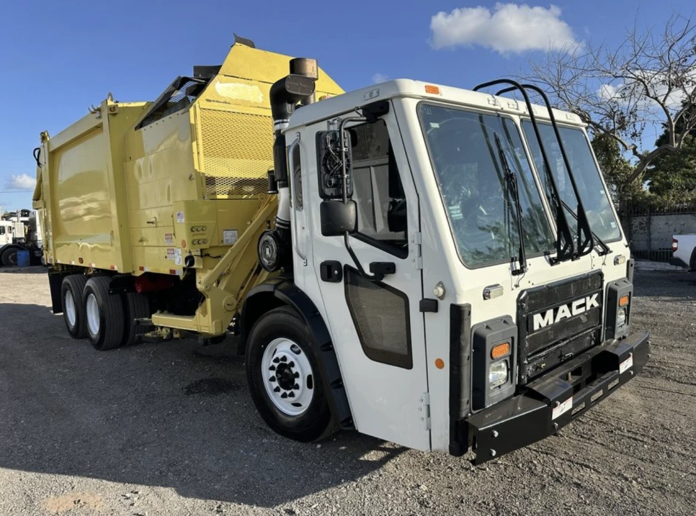 2018 Mack LR613 Heil Dura Pack Python Side Loader Garbage Truck