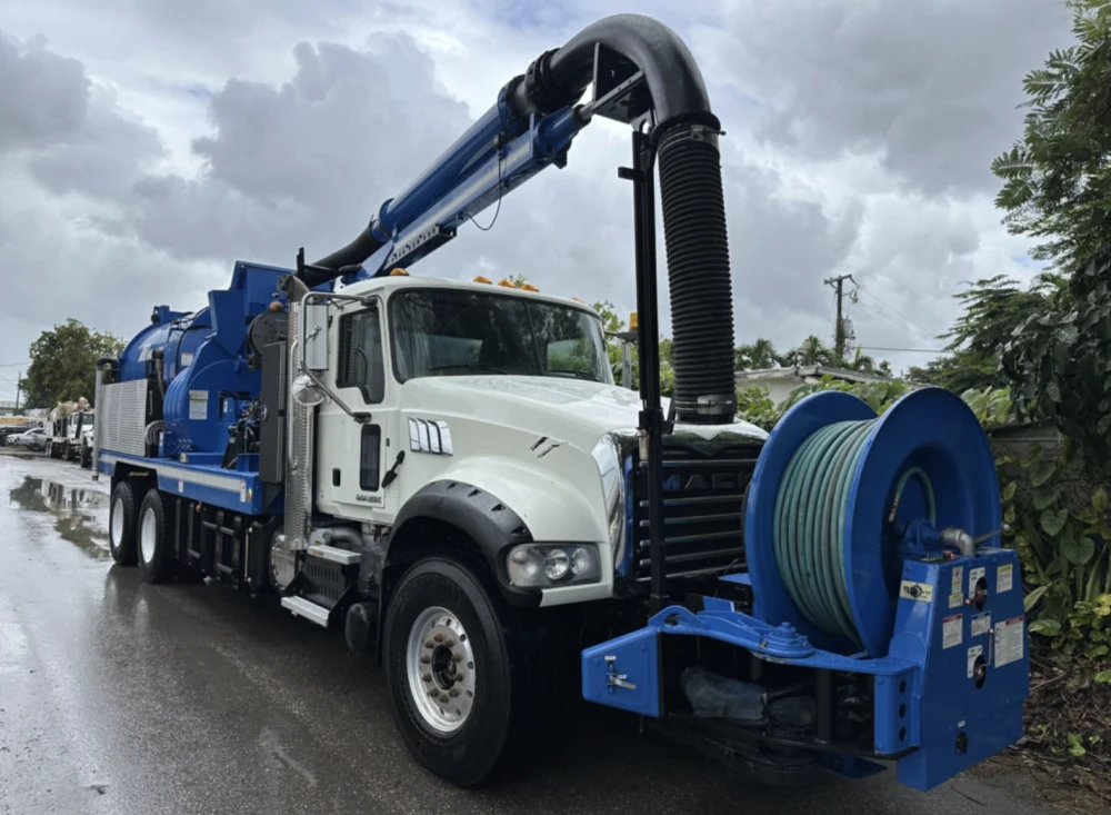 2017 Mack GU713 Vac-Con Vacuum Jetter Combo Truck