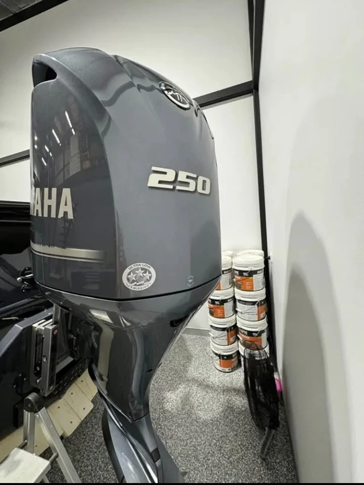 Yamaha 250 HP 4-Stroke Outboard Motor Boat Engine