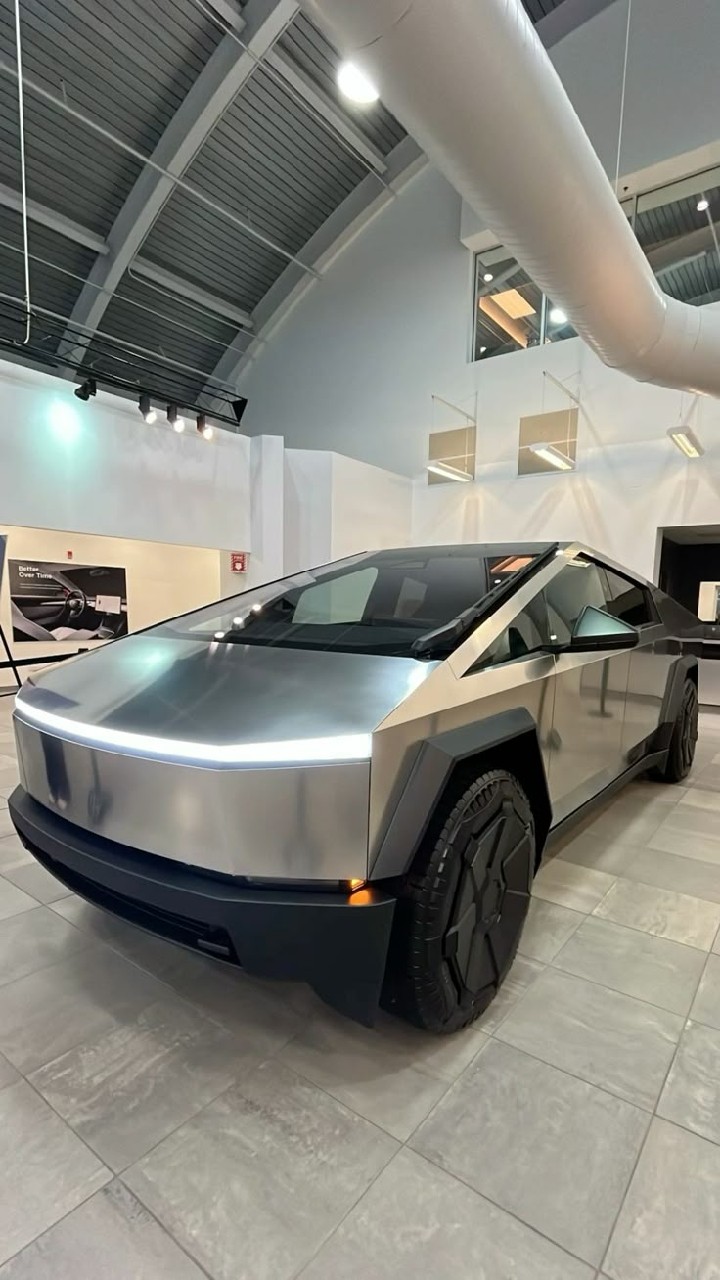 2024 Tesla Cybertruck AWD – Low Mileage | Like New | Full Option