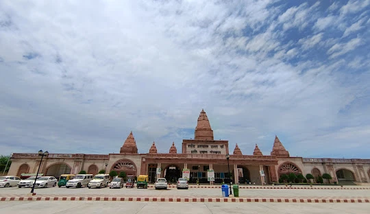 Cab Service in Gorakhpur | Taxi Service in Gorakhpur
